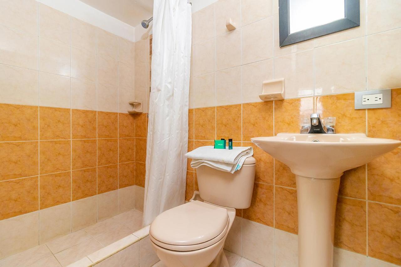 Ayenda 1080 Bogota Alpes Castellana Bed & Breakfast Bagian luar foto